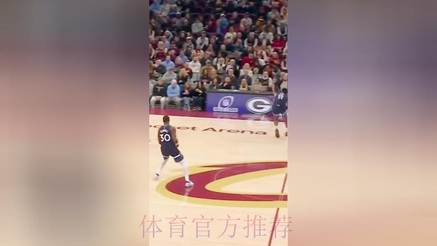 海兰德妙传 里德底角三分应声入网 海兰德妙传 里德底角三分应声入网